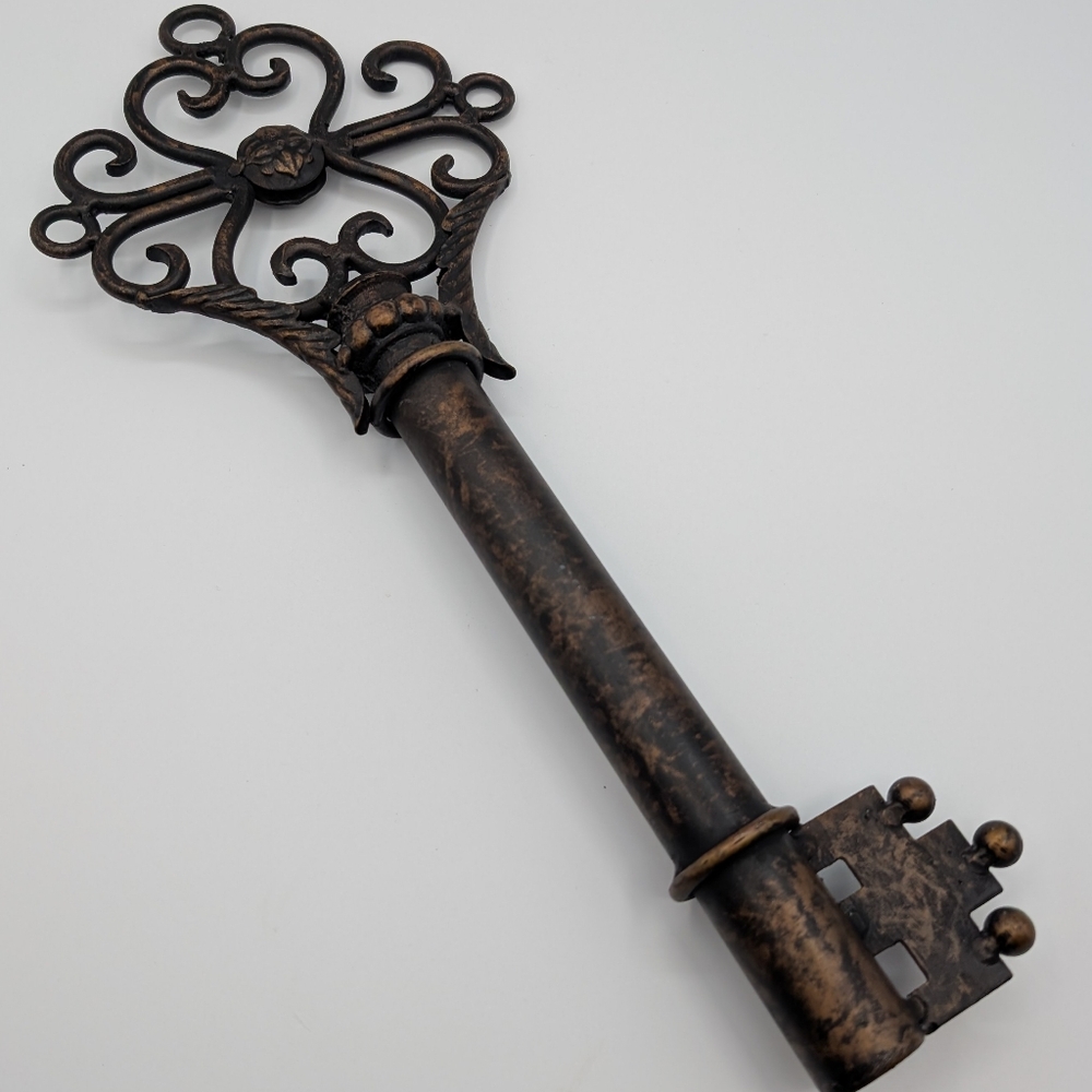 Vintage Style Decorative Key - Picture 3 of 6